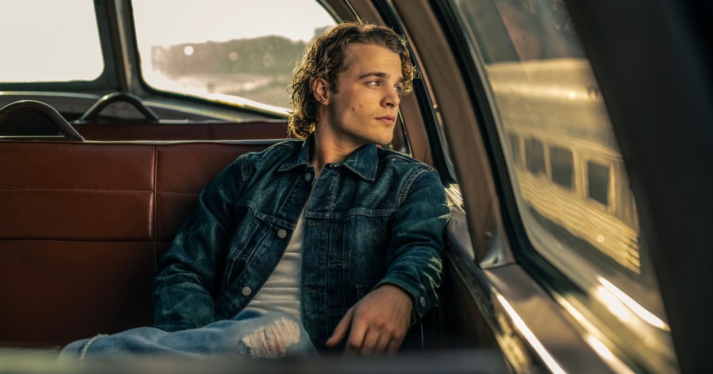 Rising Superstar, Max McNown Releases Reflective New Single ‘St. Helens&nbsp;Alpenglow’